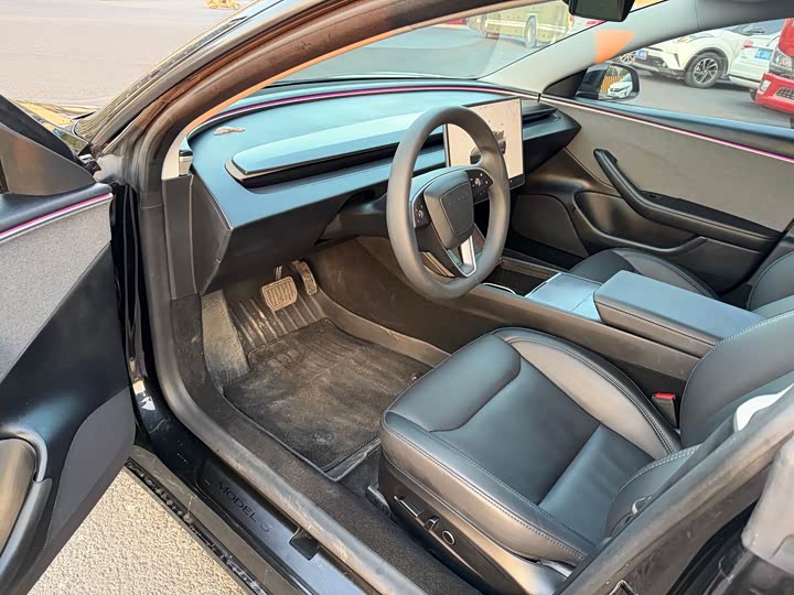 Фото 9 - Tesla Model 3