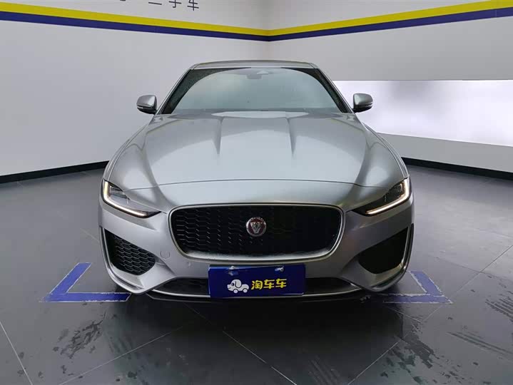 Фото 2 - Jaguar XE L