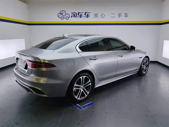 Фото 3 - Jaguar XE L