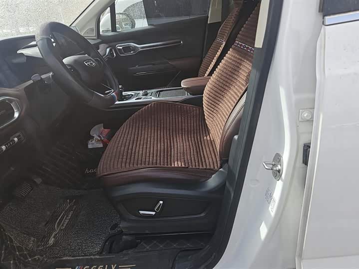 Фото 9 - Geely Okavango