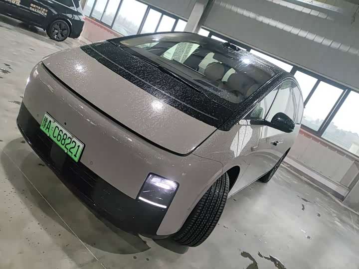 Фото 1 - LiXiang Mega