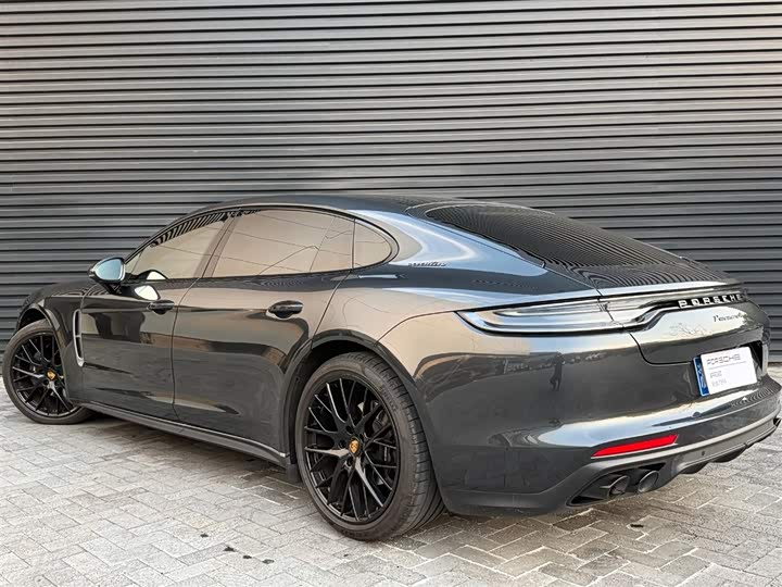 Photo 3 - Porsche Panamera