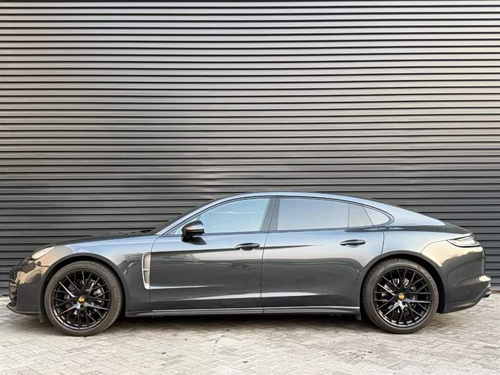 Photo 4 - Porsche Panamera
