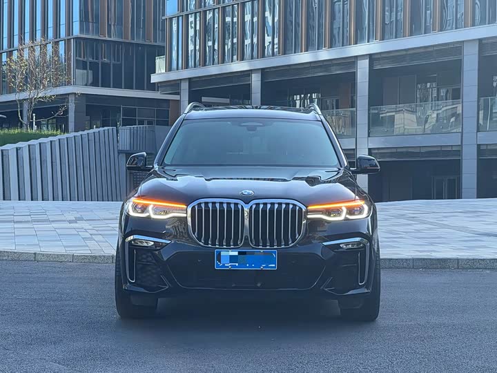 Photo 2 - BMW X7