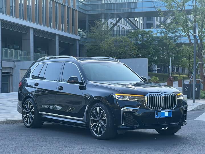 Photo 3 - BMW X7