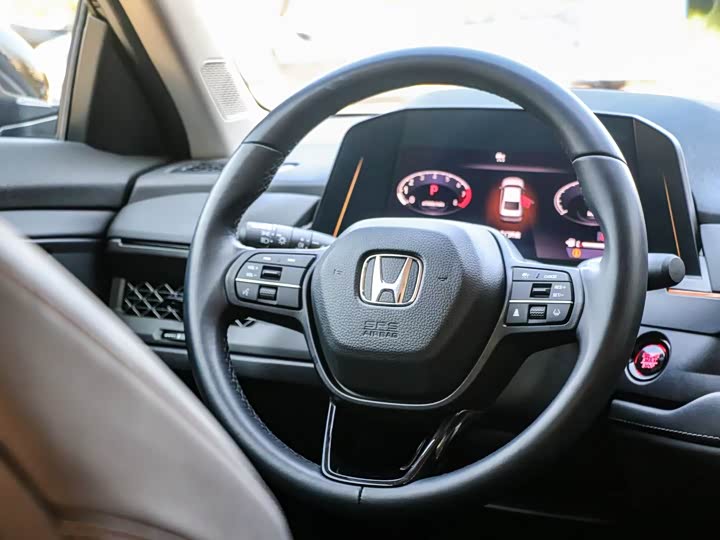 Фото 7 - Honda Accord