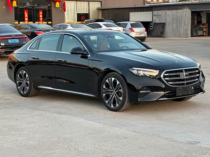 Photo 3 - Mercedes-Benz E-Class