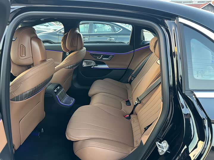 Photo 5 - Mercedes-Benz E-Class