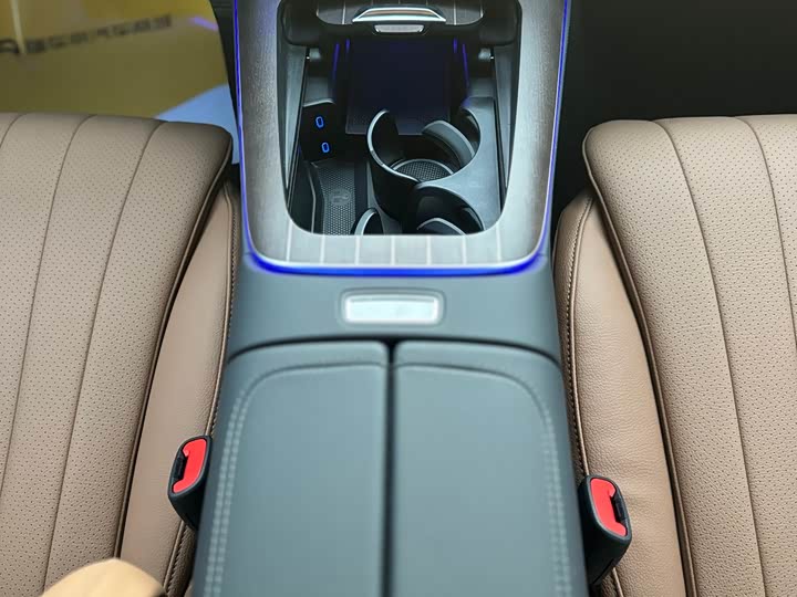 Photo 7 - Mercedes-Benz E-Class