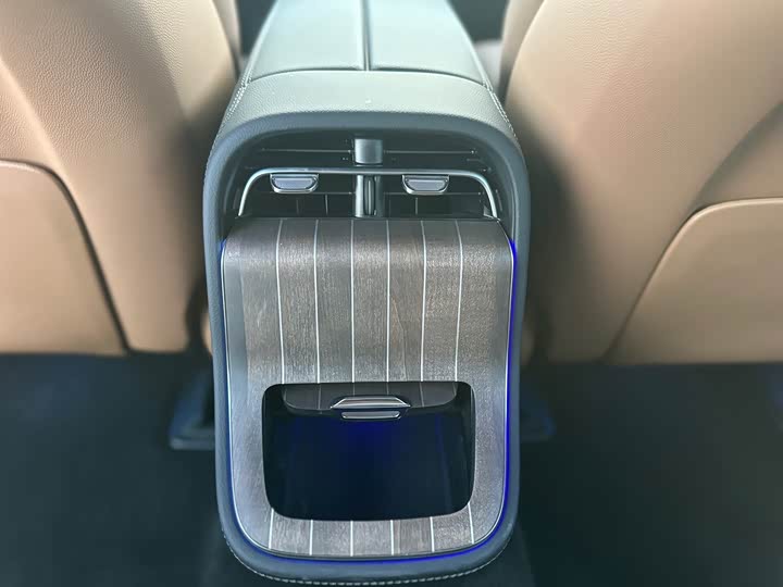 Photo 8 - Mercedes-Benz E-Class