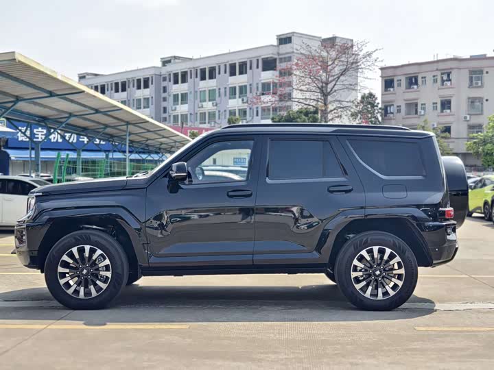 Photo 2 - Tank 700 Hybrid