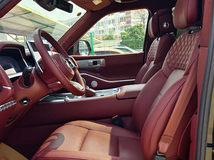 Photo 4 - Tank 700 Hybrid