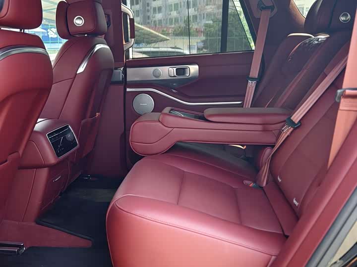 Photo 8 - Tank 700 Hybrid