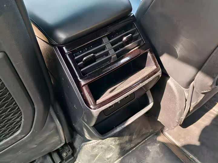 Фото 9 - Geely Monjaro