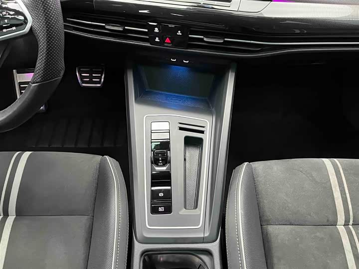 Фото 5 - Volkswagen Golf