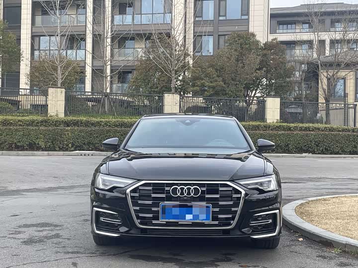 Фото 1 - Audi A6L