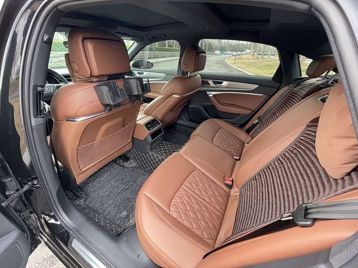 Фото 6 - Audi A6L