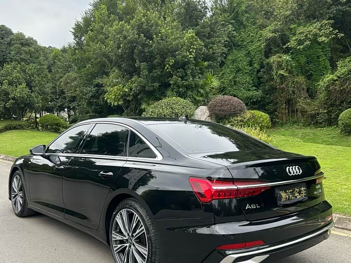 Фото 4 - Audi A6L