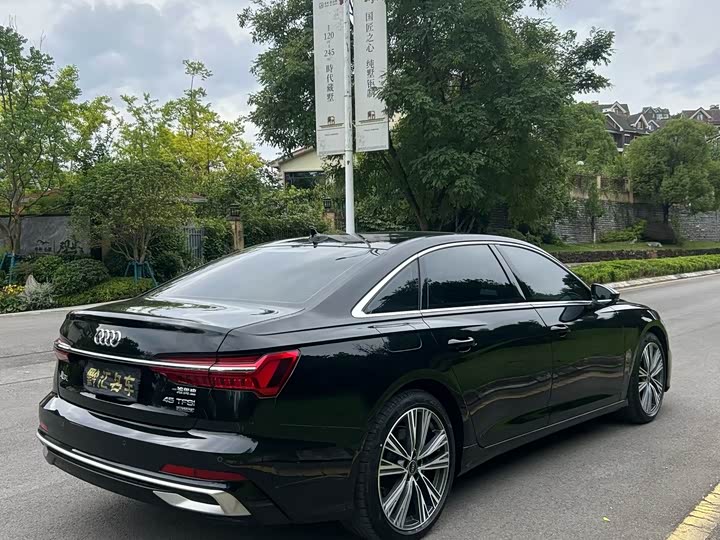 Фото 6 - Audi A6L