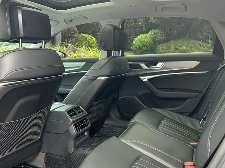 Фото 9 - Audi A6L