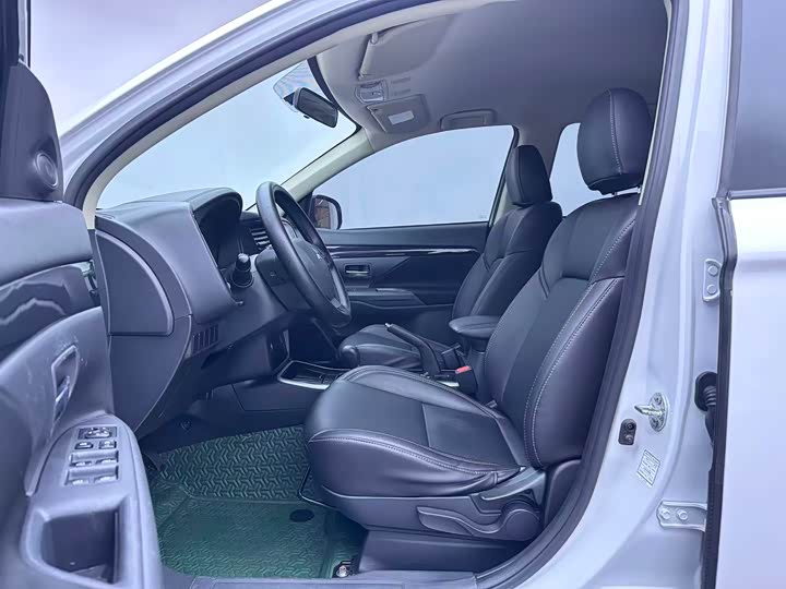 Фото 5 - Mitsubishi Outlander