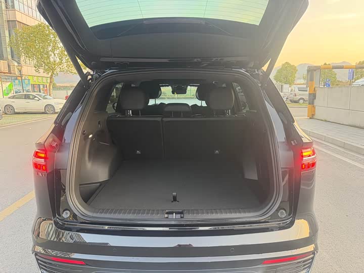 Фото 7 - Geely Monjaro