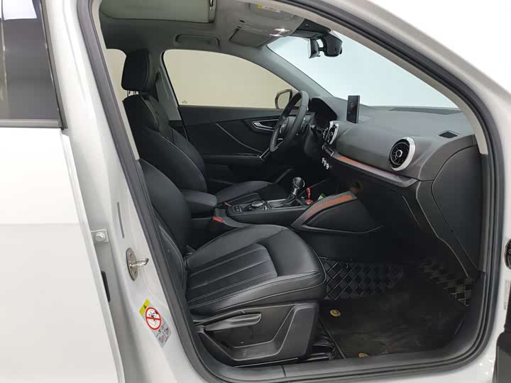 Фото 8 - Audi Q2L