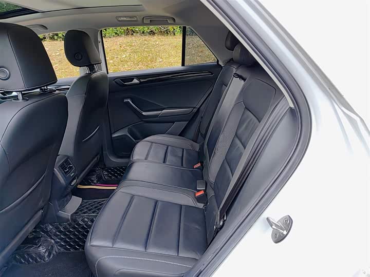 Фото 8 - Volkswagen T-Roc