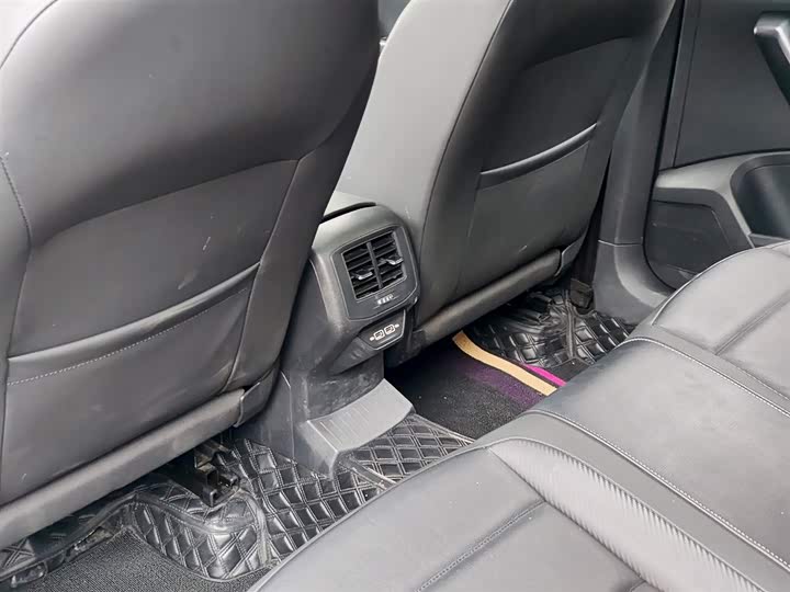 Фото 9 - Volkswagen T-Roc