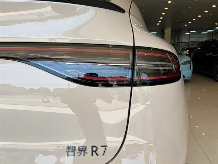 Фото 9 - Luxeed R7