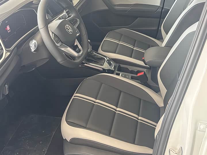 Volkswagen T-Roc 2026 2026款 300TSI DSG两驱辰光版