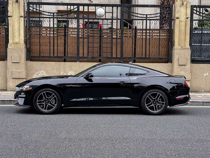 Фото 3 - Ford Mustang