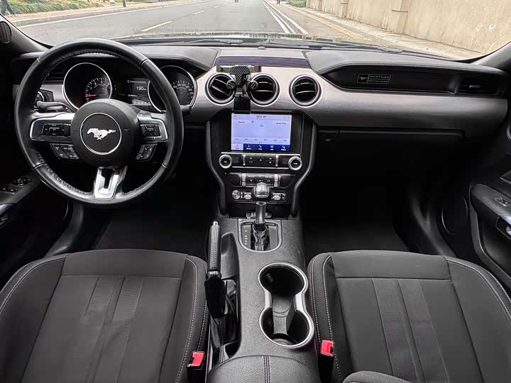 Фото 6 - Ford Mustang