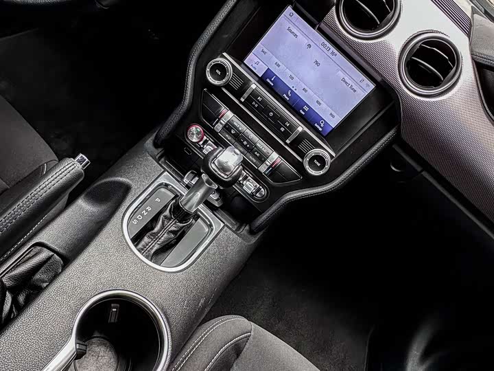 Фото 9 - Ford Mustang