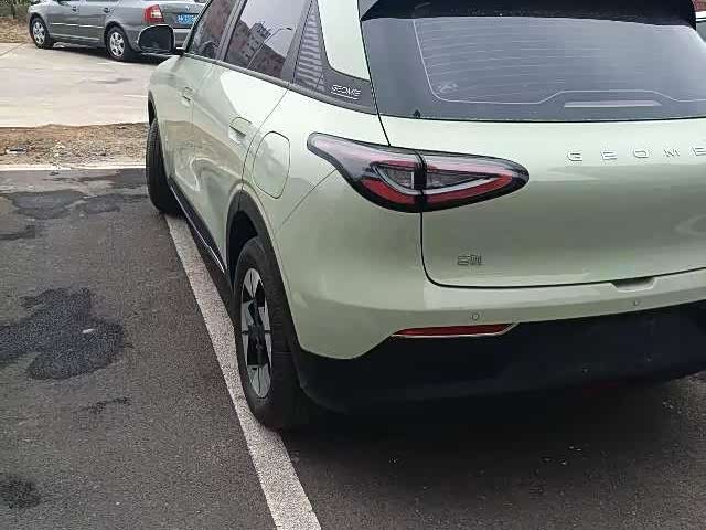 Photo 4 - Geely Galaxy Geome