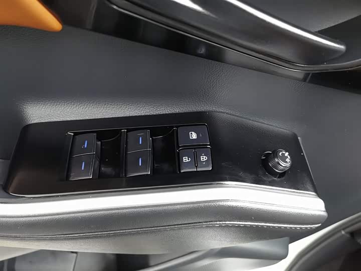 Фото 9 - Toyota Crown Kluger