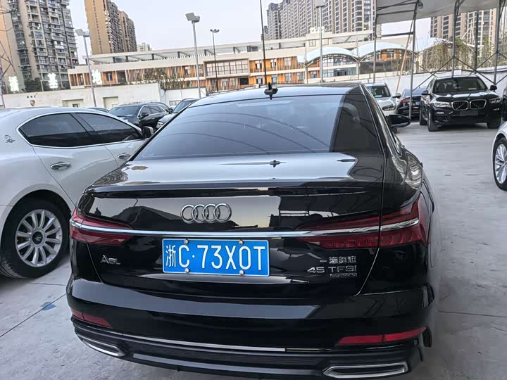 Фото 4 - Audi A6L