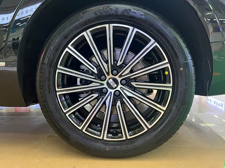 Фото 8 - Geely Galaxy M9