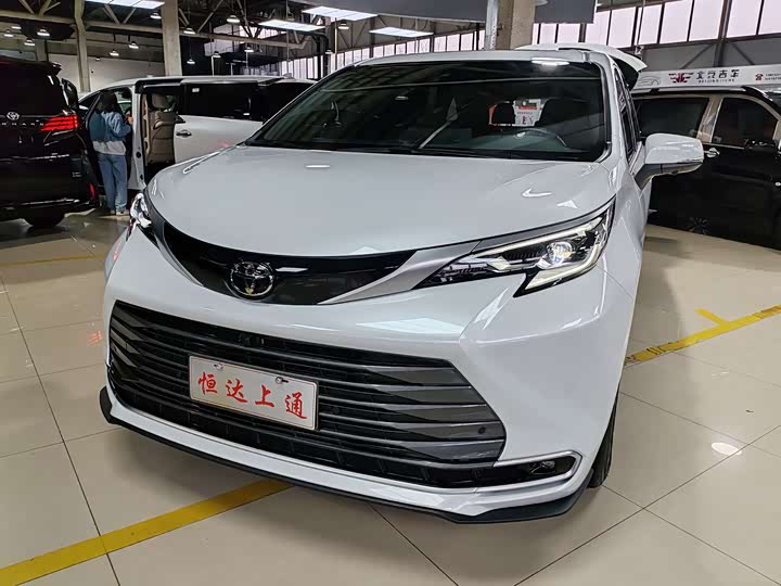 Фото 2 - Toyota Sienna