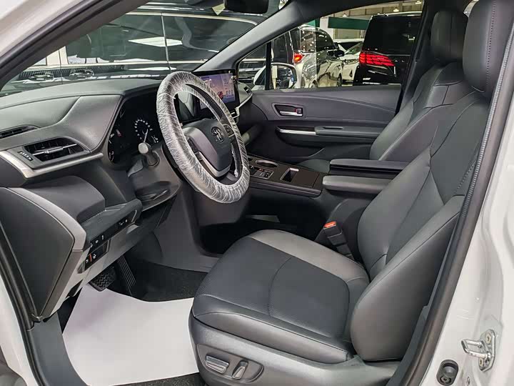 Фото 4 - Toyota Sienna