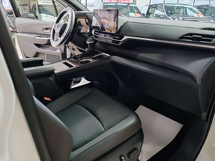 Фото 8 - Toyota Sienna