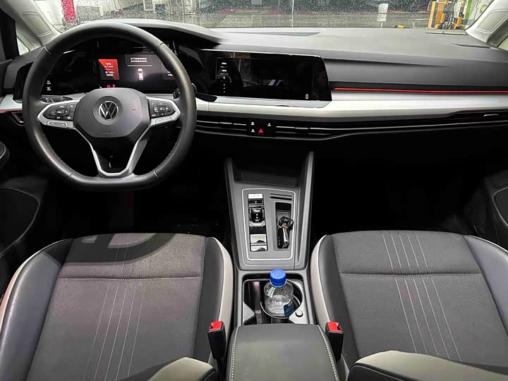 Photo 3 - Volkswagen Golf