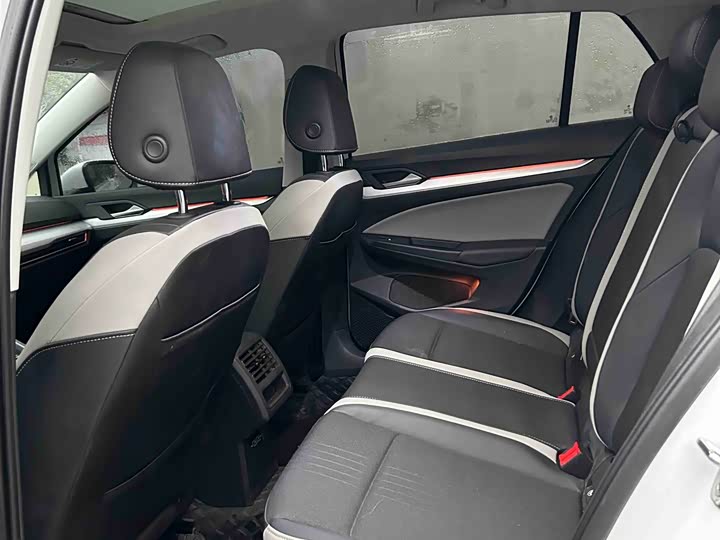 Photo 4 - Volkswagen Golf