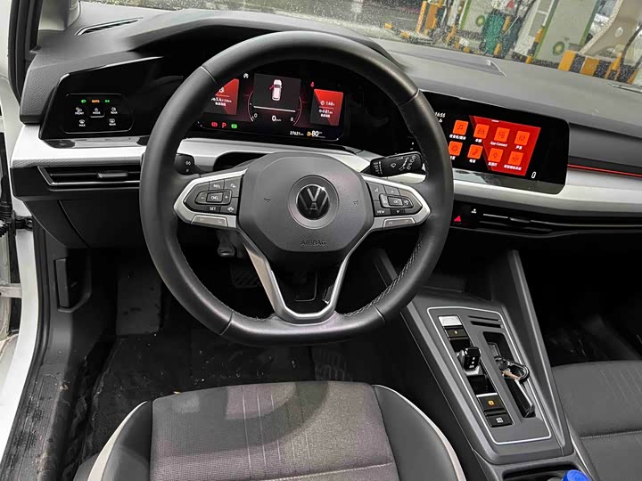 Photo 5 - Volkswagen Golf