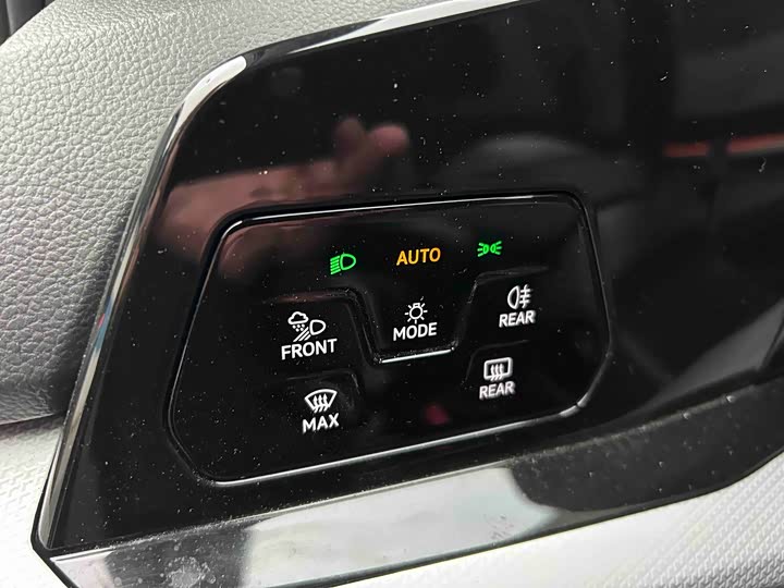 Photo 7 - Volkswagen Golf