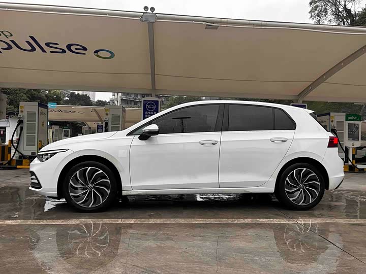 Photo 9 - Volkswagen Golf