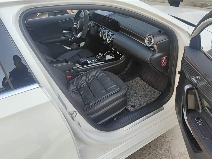 Фото 8 - Mercedes-Benz A-Class