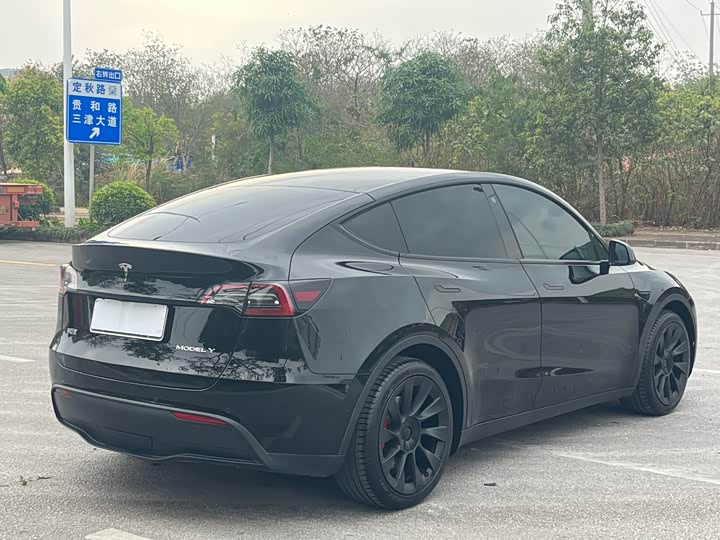 Photo 4 - Tesla Model Y