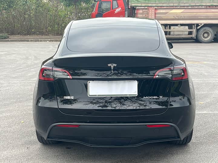 Photo 5 - Tesla Model Y