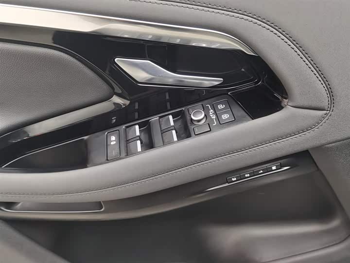 Фото 9 - Land Rover Range Rover Evoque L Hybrid